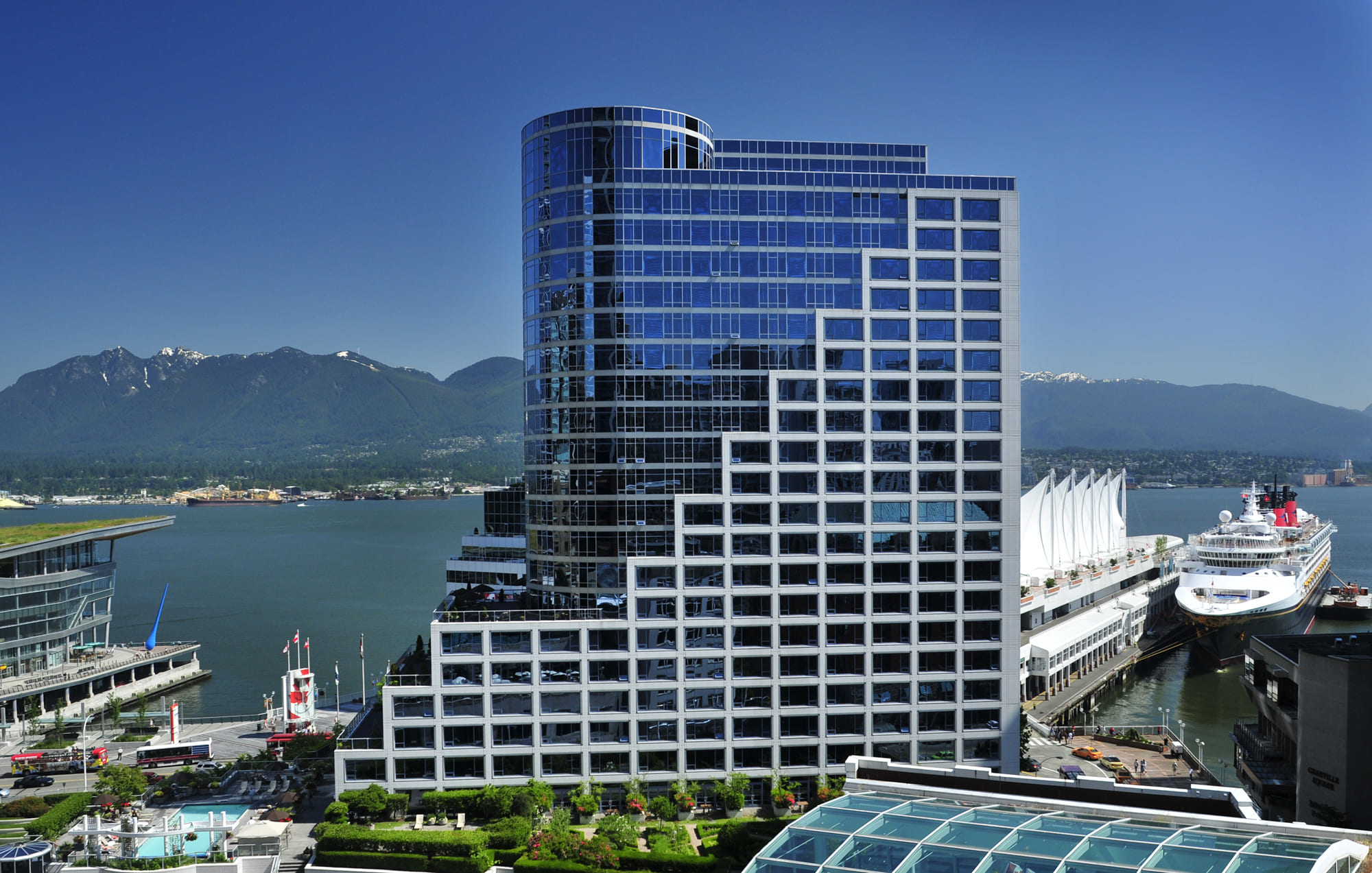 Fairmont Waterfront Exterior