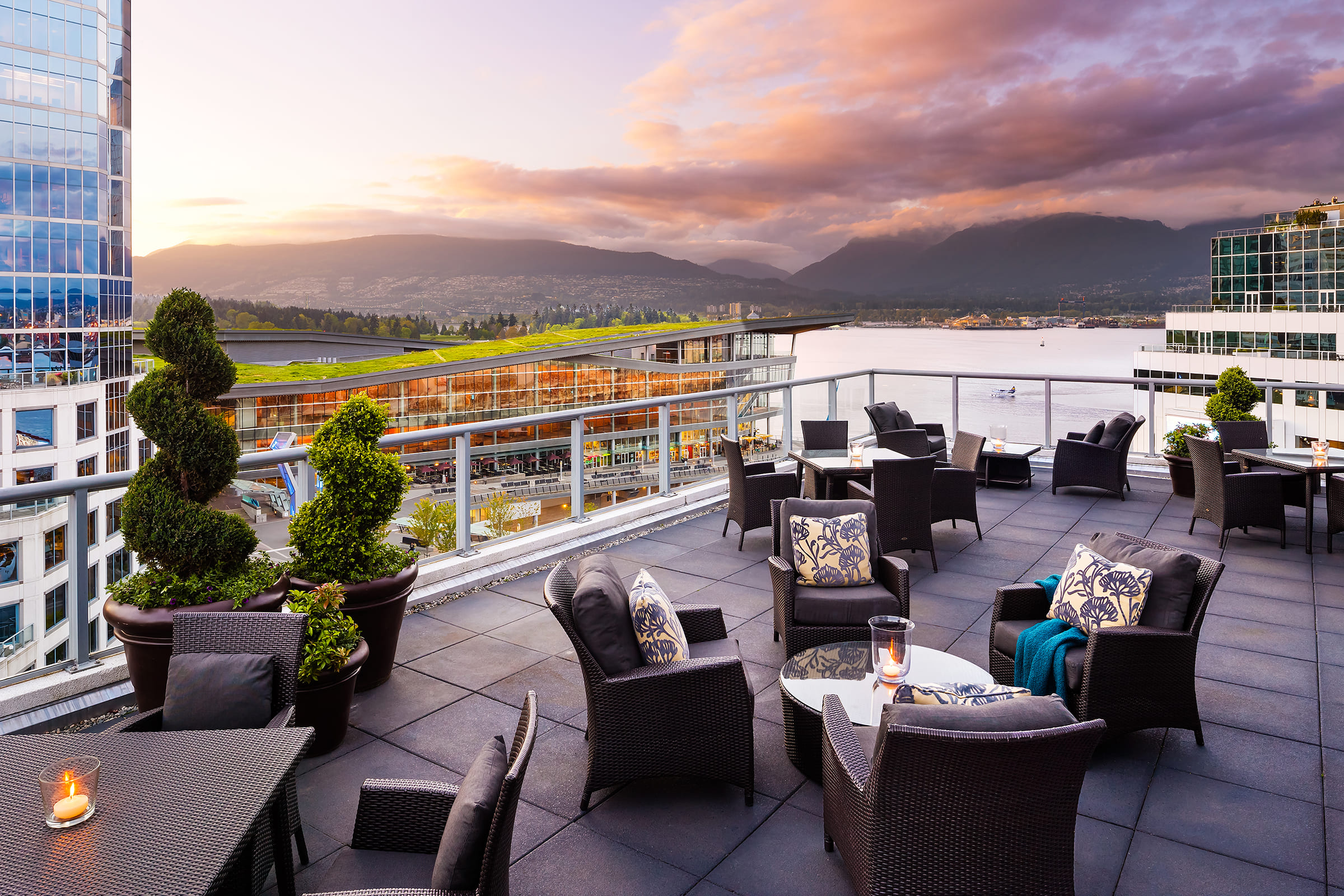 Fairmont-Waterfront-Fairmont-Gold-Patio